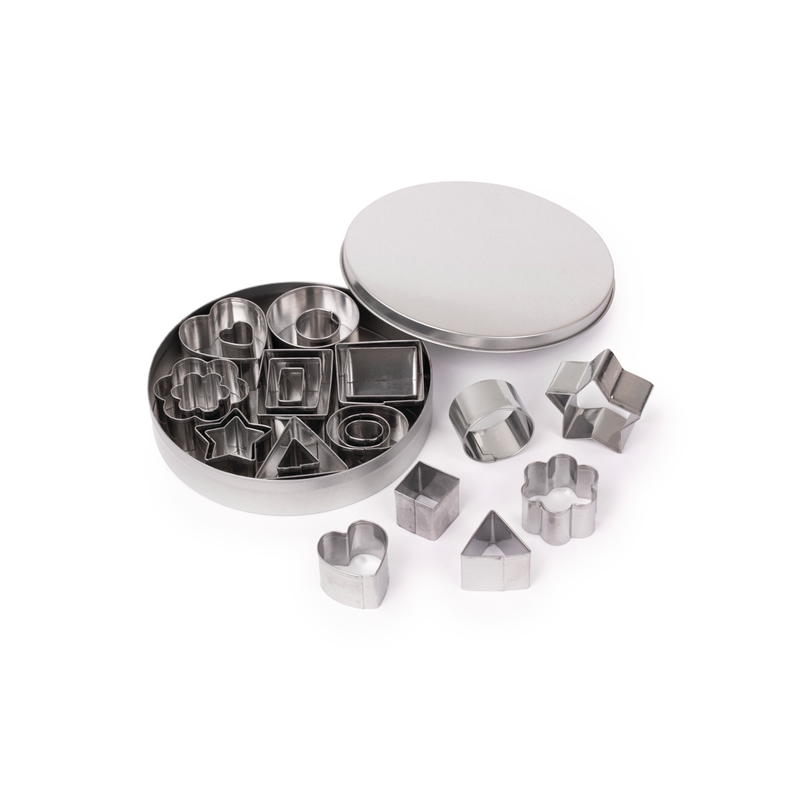 Austechformen aus Metall, 24 Stk. — verschiedene Formen