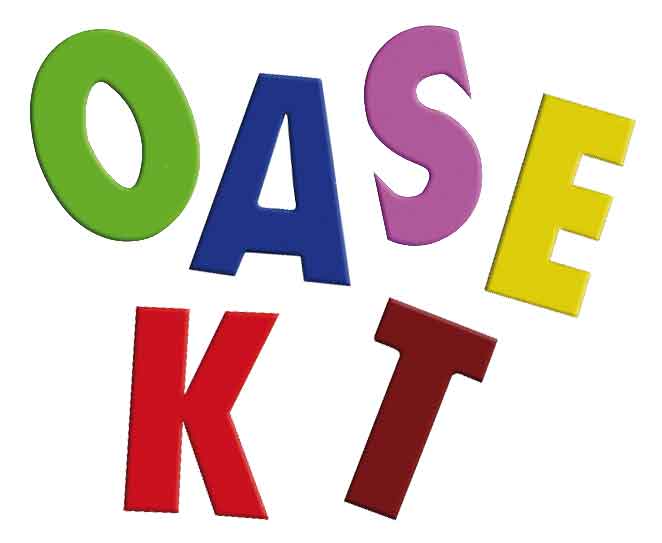 Buchstaben und Zahlen aus Fotokarton — farbig sortiert